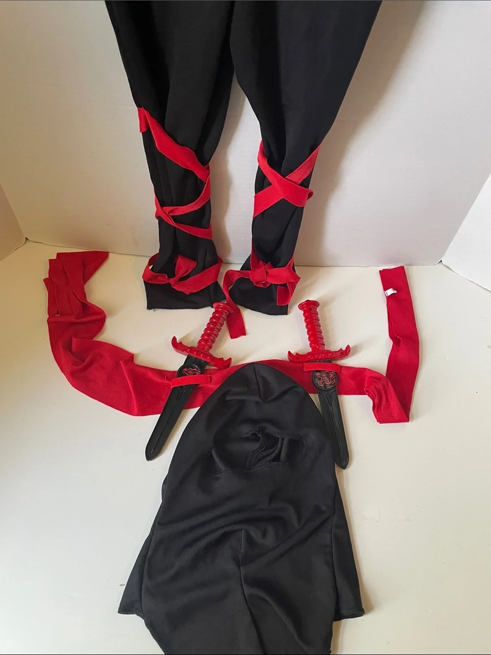Black and Red Ninja Kids Size Small  ( 6-8)  Halloween Costume